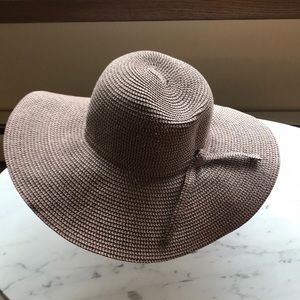 Like New! Dusty rose packable sun hat.